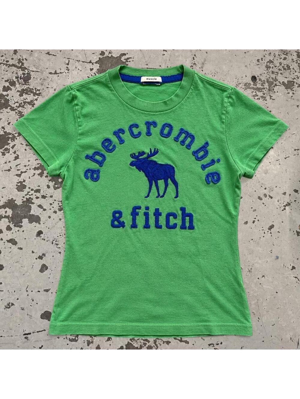 Beautiful vintage Y2K women’s Abercrombie baby tee